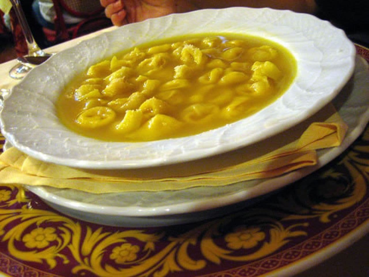 Tortellini in brodo
